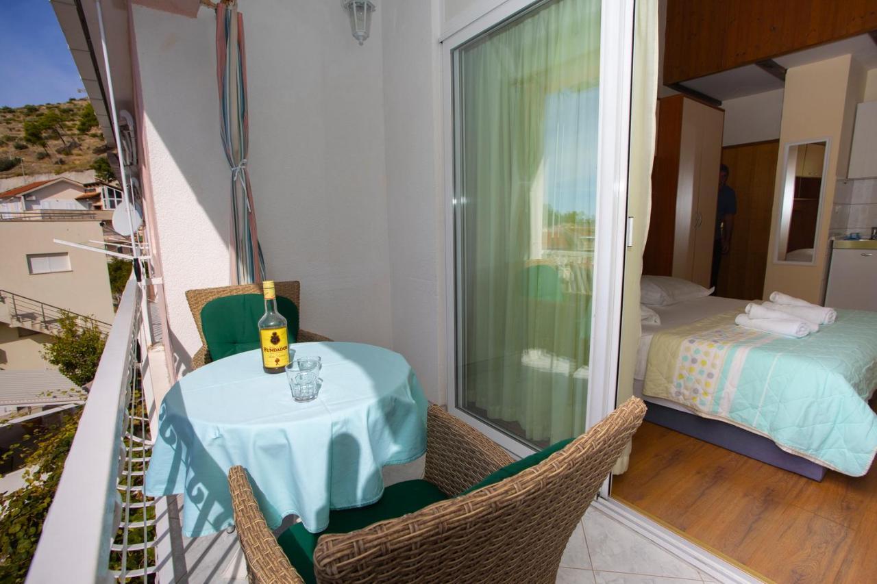 Apartmani Miki Podgora Exterior photo