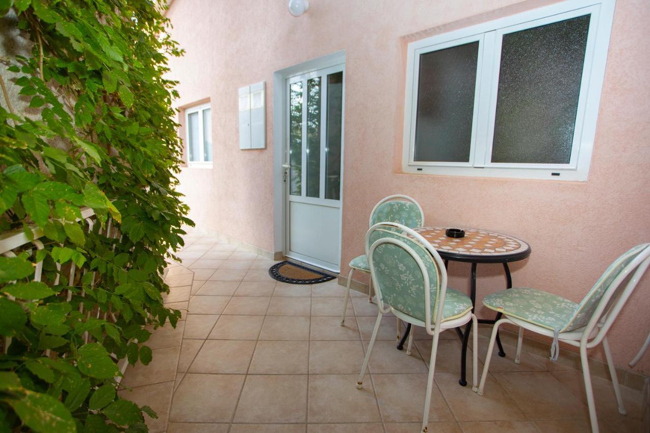Apartmani Miki Podgora Exterior photo